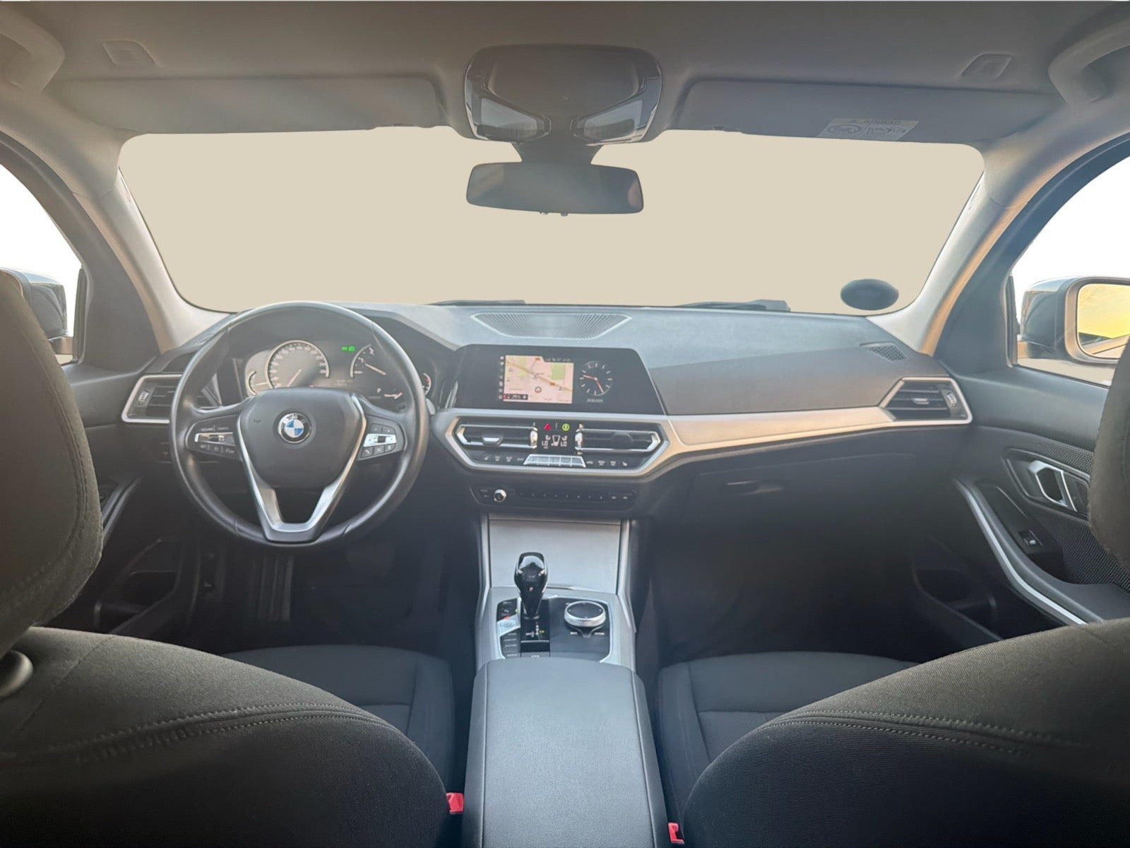 Grå BMW 320i fra 2019