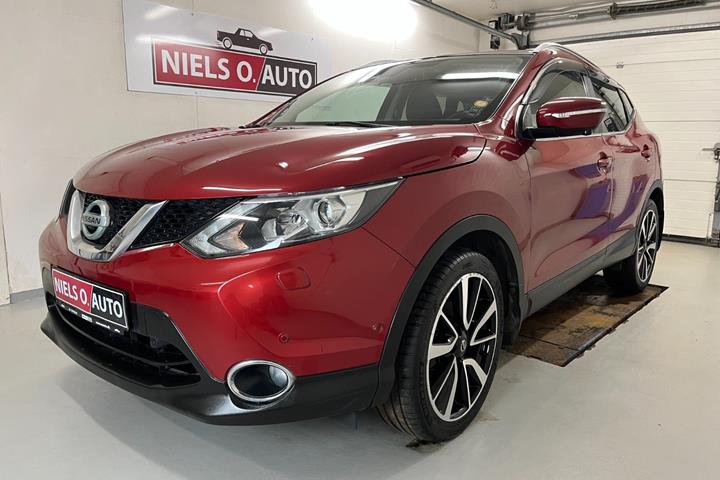 Grå Nissan Qashqai fra 2014 set udefra