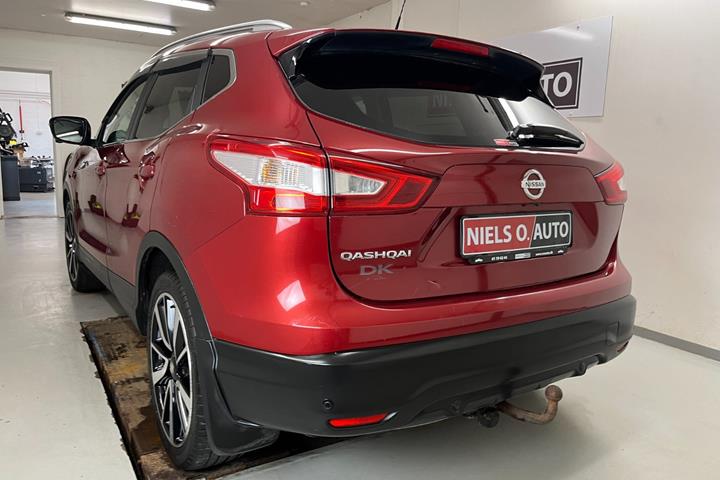 Grå Nissan Qashqai fra 2014