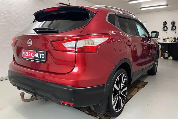 Grå Nissan Qashqai fra 2014