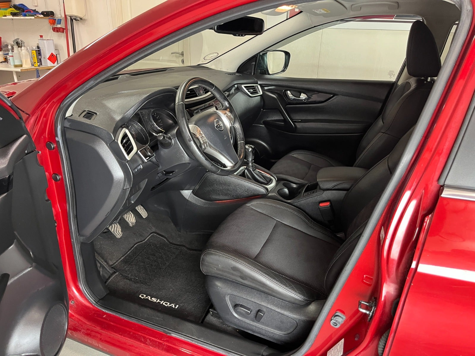 Grå Nissan Qashqai fra 2014