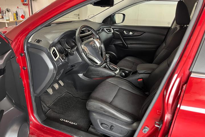 Grå Nissan Qashqai fra 2014