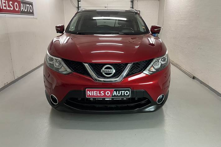 Grå Nissan Qashqai fra 2014
