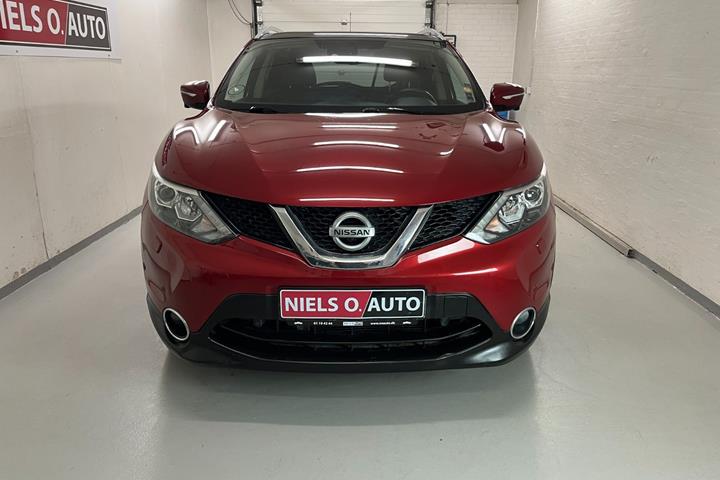 Grå Nissan Qashqai fra 2014