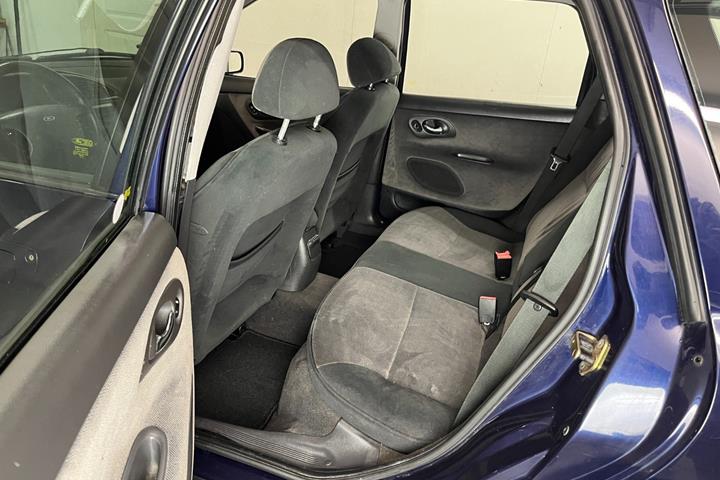 Blå Ford Mondeo fra 2000