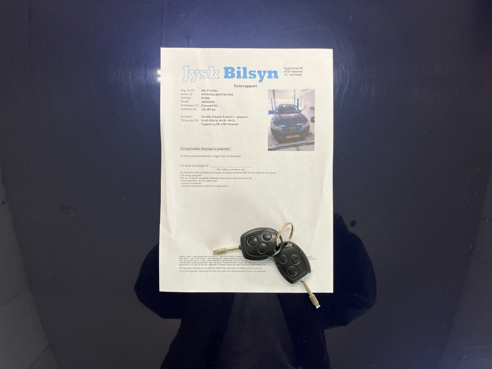 Blå Ford Mondeo fra 2000