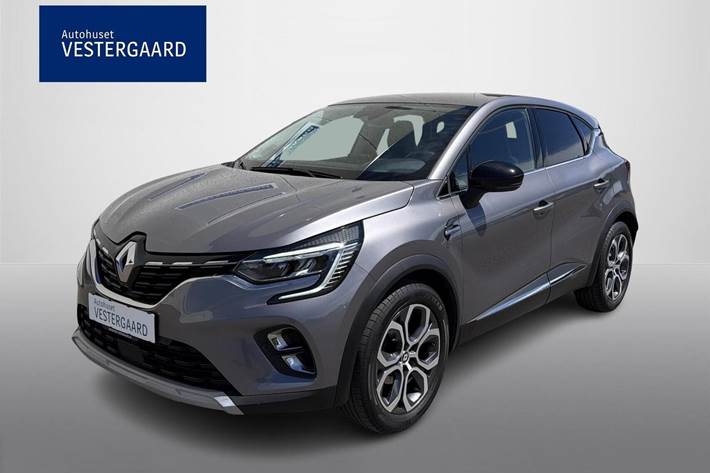 Beige Renault Captur fra 2023 set udefra