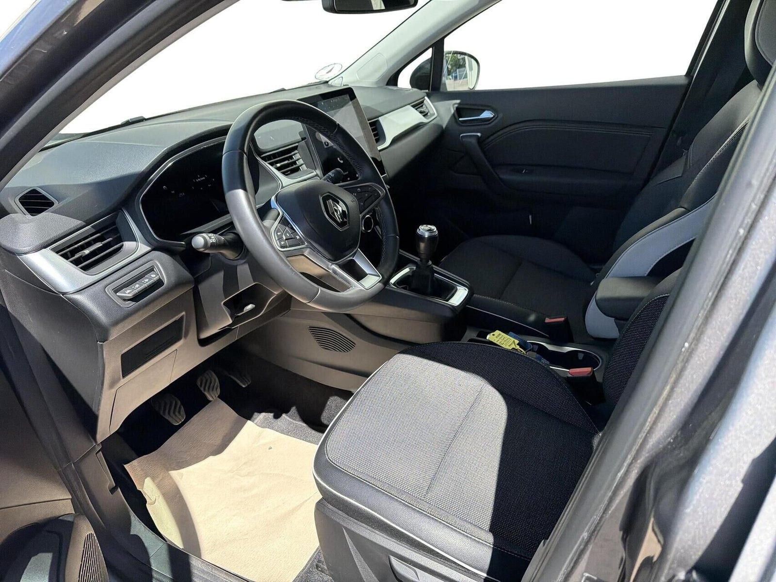 Beige Renault Captur fra 2023