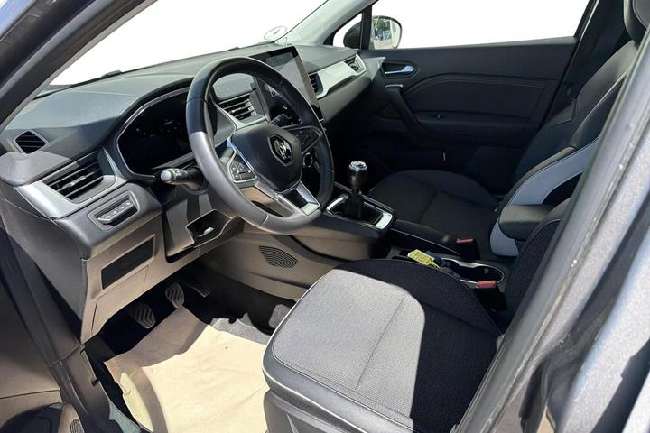 Beige Renault Captur fra 2023