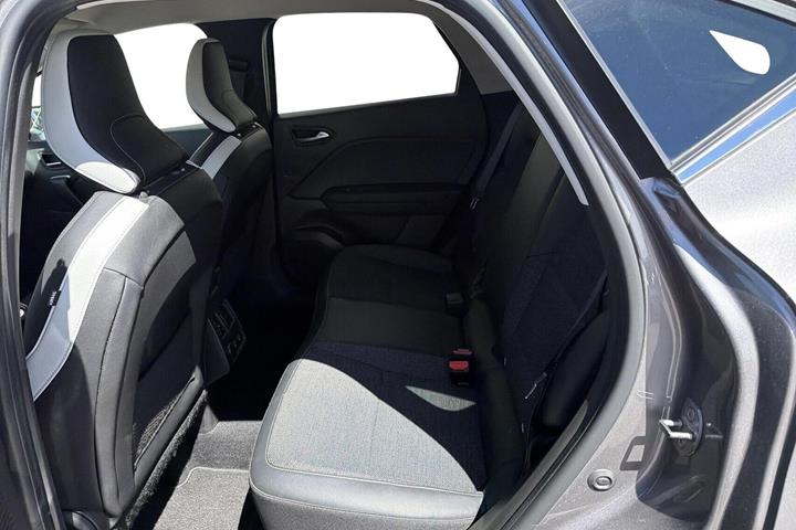 Beige Renault Captur fra 2023