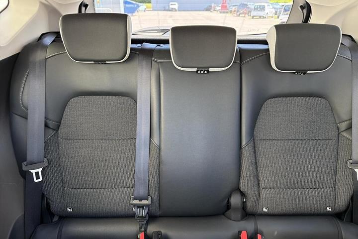 Beige Renault Captur fra 2023