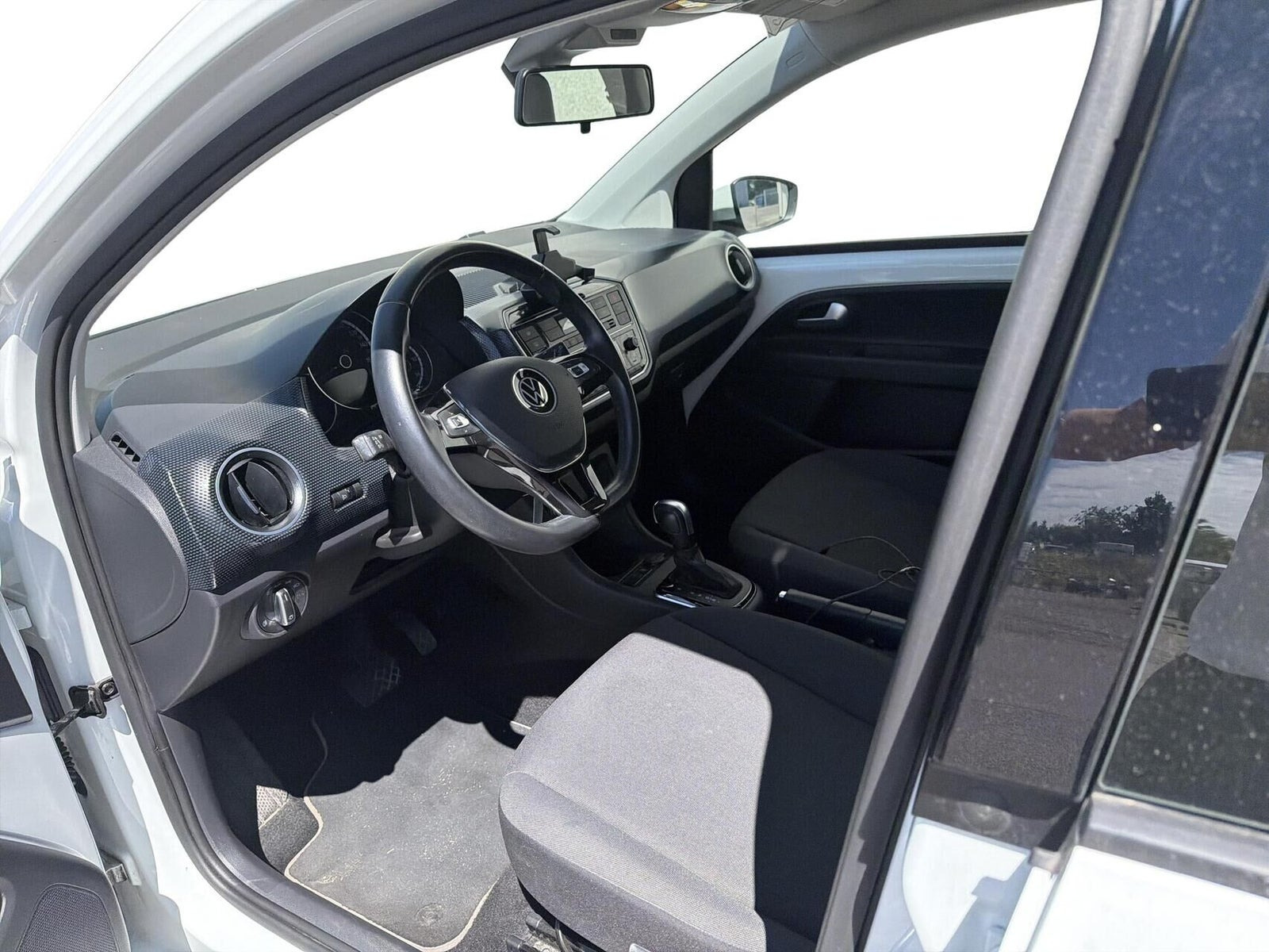 Hvid VW E-UP! fra 2021