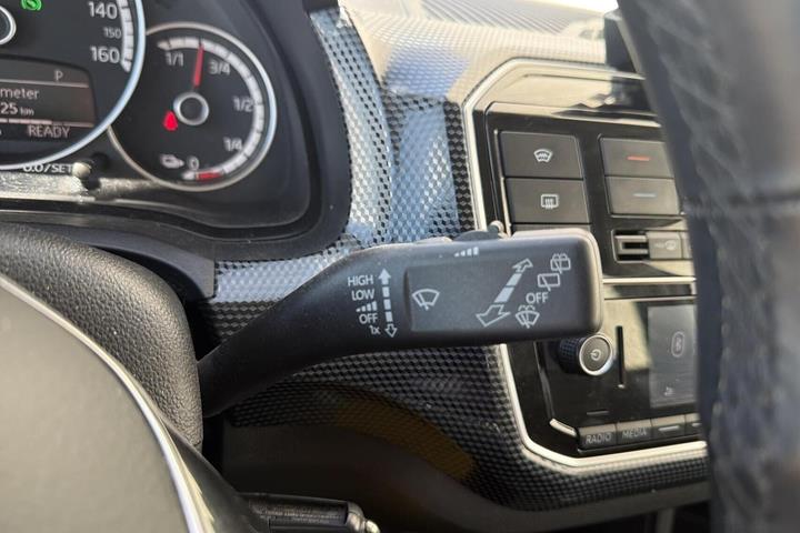 Hvid VW E-UP! fra 2021
