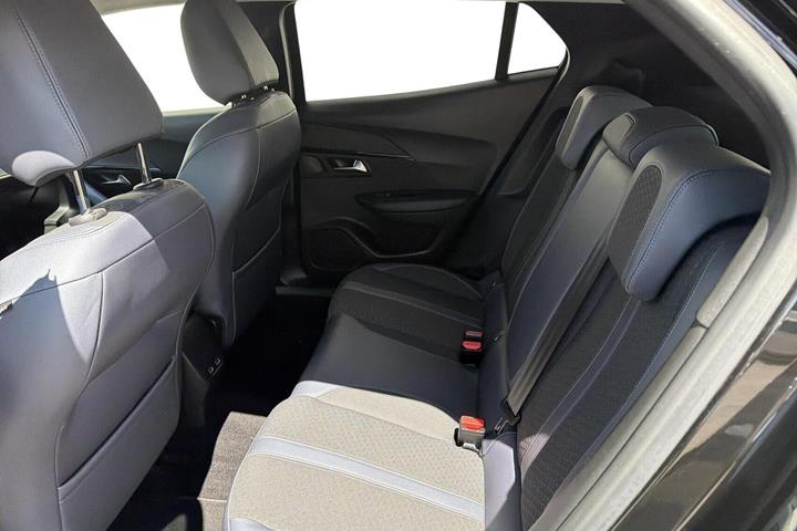 Sort Peugeot 2008 fra 2020