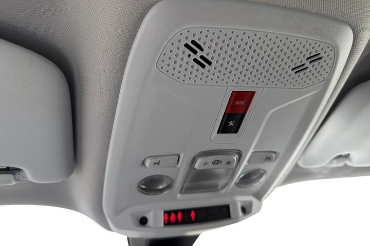Sort Peugeot 2008 fra 2020