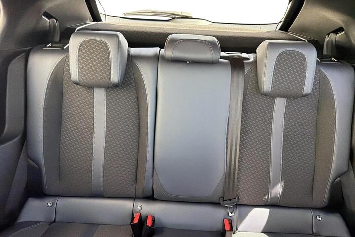 Sort Peugeot 2008 fra 2020