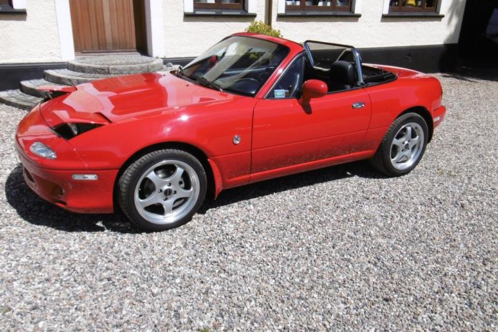 Rød Mazda MX-5 fra 1994