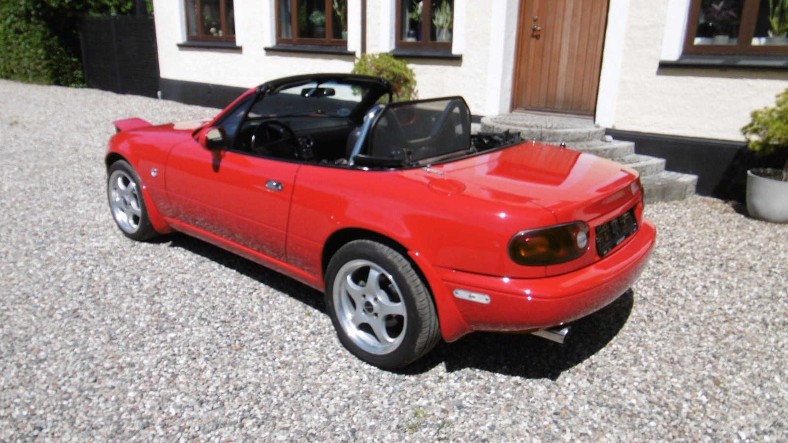 Rød Mazda MX-5 fra 1994