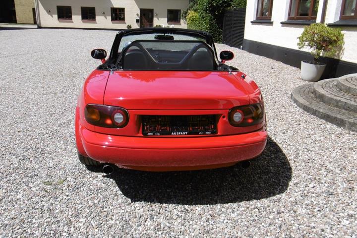 Rød Mazda MX-5 fra 1994