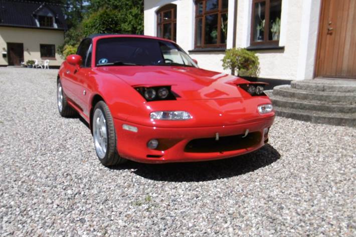 Rød Mazda MX-5 fra 1994