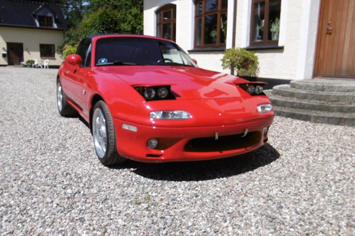 Rød Mazda MX-5 fra 1994