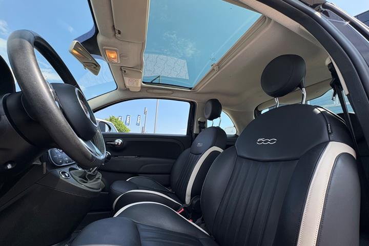 Rød Fiat 500 fra 2018