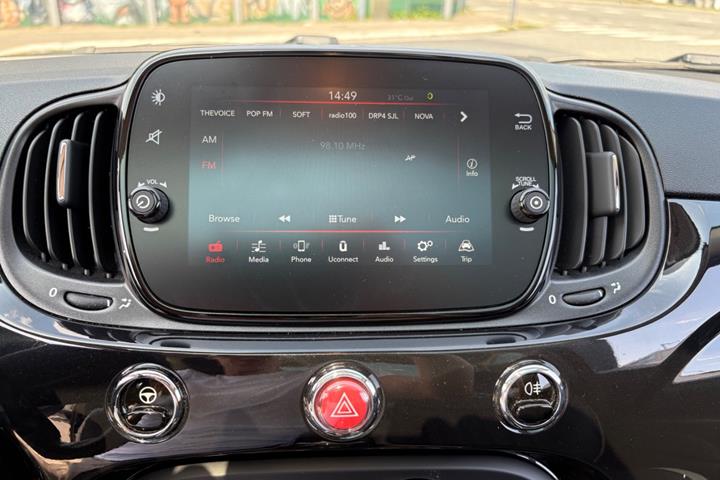 Rød Fiat 500 fra 2018