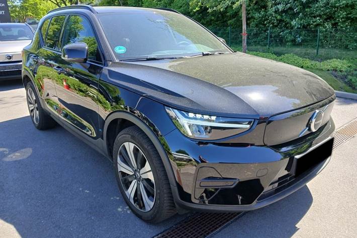 Sort Volvo XC40 fra 2023 set udefra