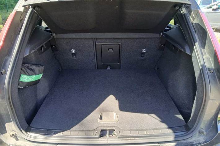 Sort Volvo XC40 fra 2023