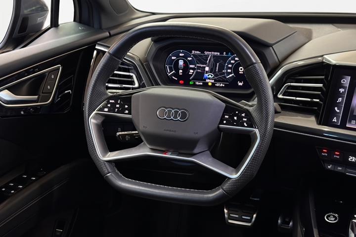 Blå Audi Q4 e-tron fra 2023
