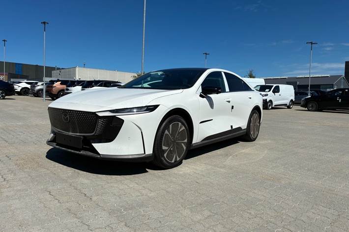 Hvid Mazda 6e fra 2026