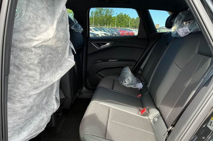 Sort Audi Q4 fra 2026
