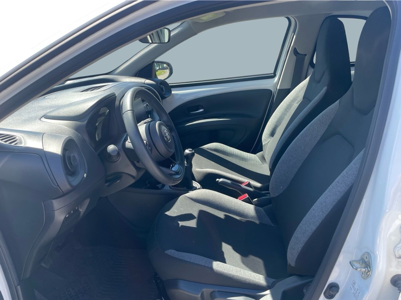 Hvid Toyota Aygo X fra 2023