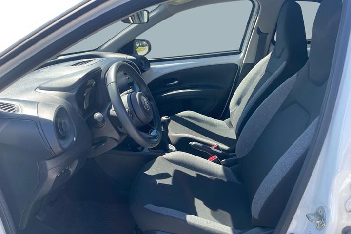 Hvid Toyota Aygo X fra 2023