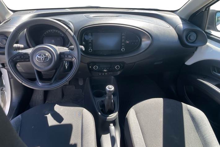 Hvid Toyota Aygo X fra 2023