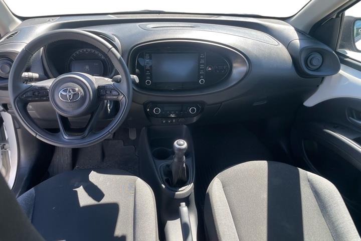 Hvid Toyota Aygo X fra 2023