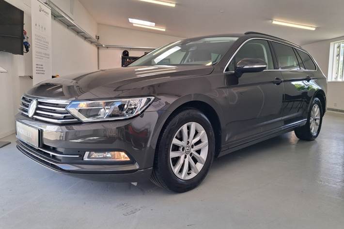 Brun VW Passat fra 2018