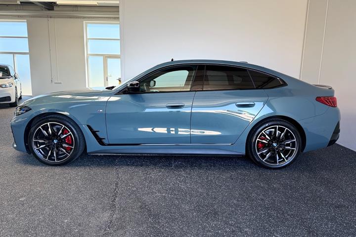 Grøn BMW i4 fra 2025