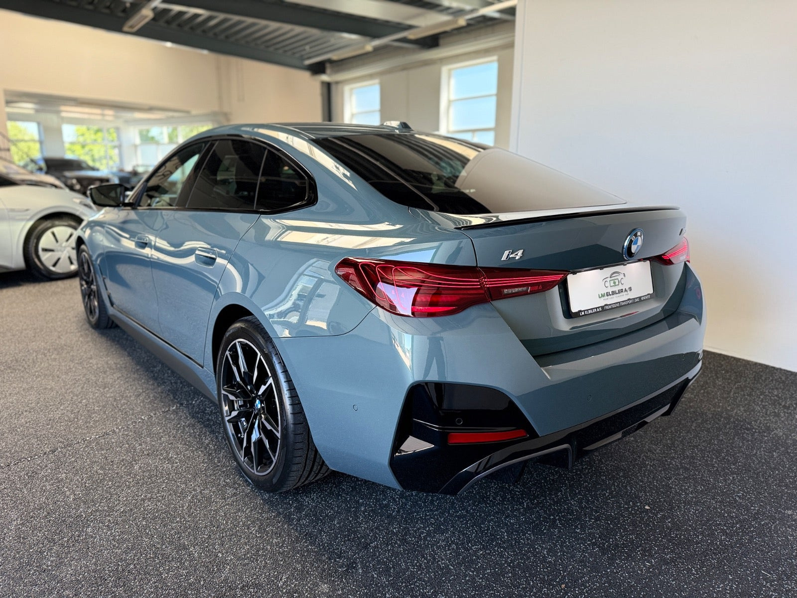 Grøn BMW i4 fra 2025