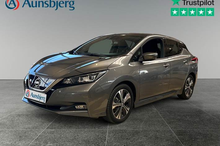 Grå Nissan Leaf fra 2021