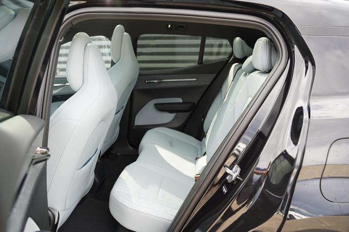 Sort Volvo EX30 fra 2024