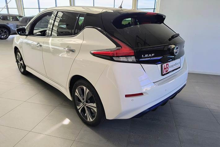 Hvid Nissan Leaf fra 2021