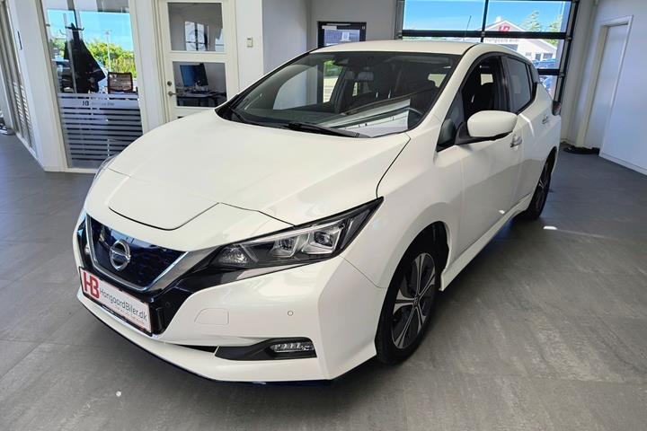 Hvid Nissan Leaf fra 2021