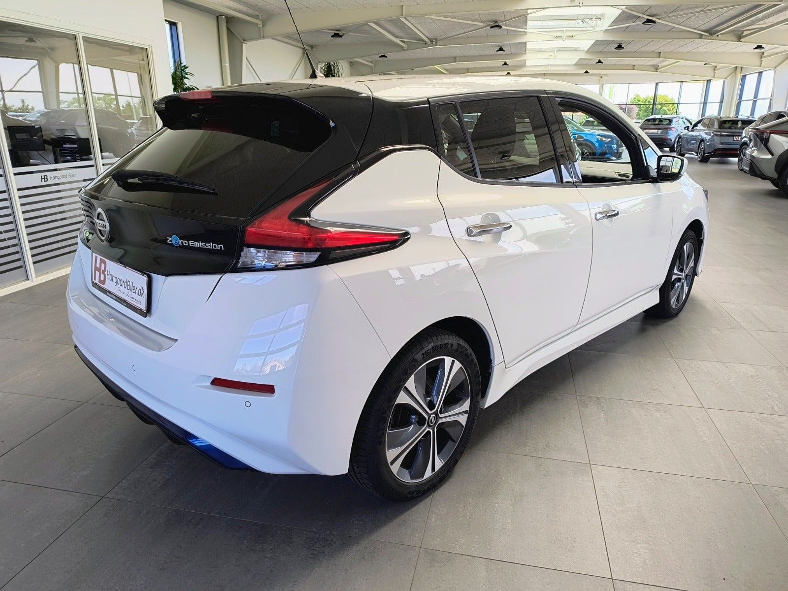 Hvid Nissan Leaf fra 2021