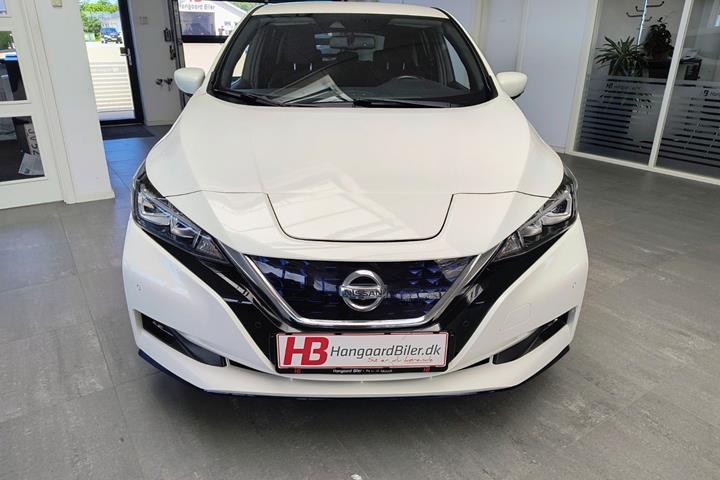 Hvid Nissan Leaf fra 2021