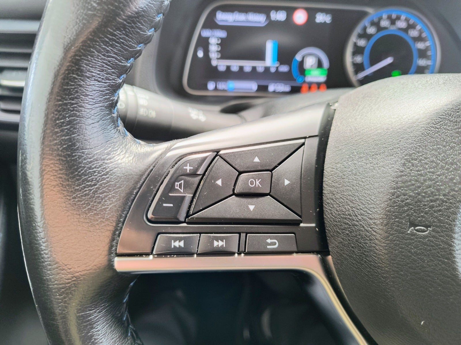 Hvid Nissan Leaf fra 2021
