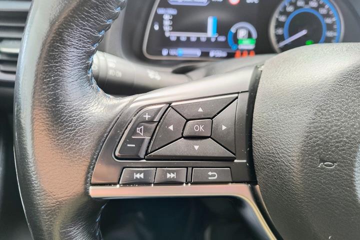 Hvid Nissan Leaf fra 2021