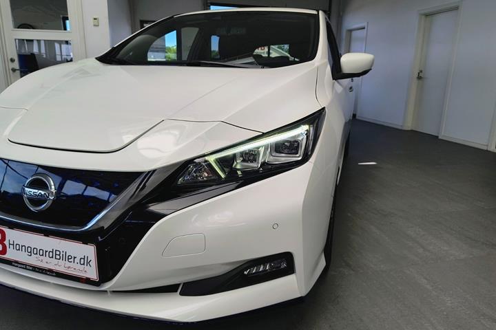 Hvid Nissan Leaf fra 2021