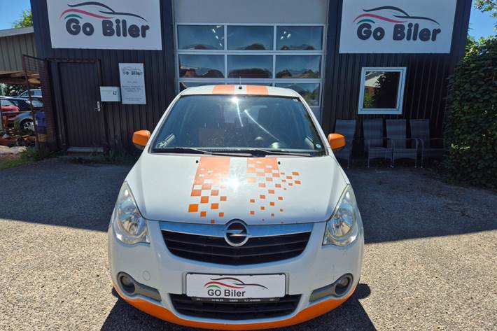Grøn Opel Agila fra 2010