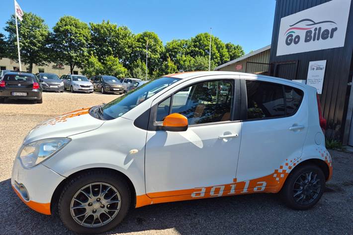 Grøn Opel Agila fra 2010